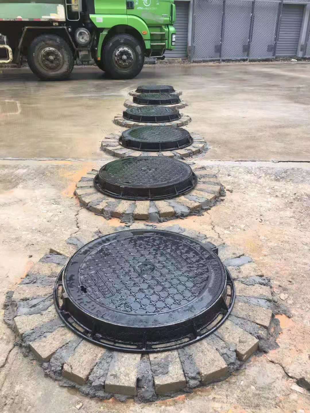 铸铁井盖